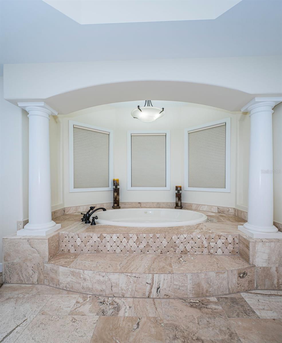 335 BATH CLUB BLVD S, NORTH REDINGTON BEACH, FL, 33708