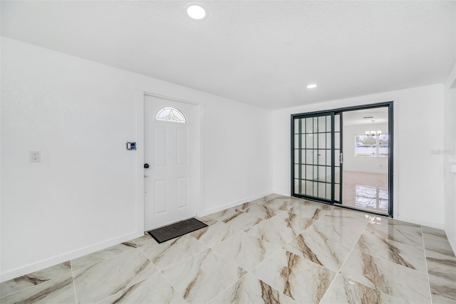 5810 TOWN N COUNTRY BLVD, TAMPA, FL, 33615