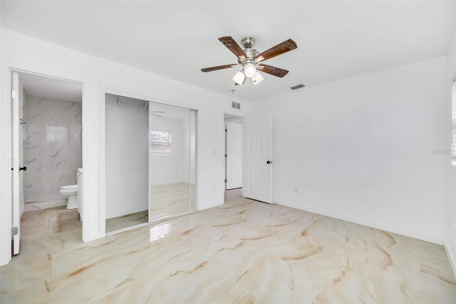 5810 TOWN N COUNTRY BLVD, TAMPA, FL, 33615