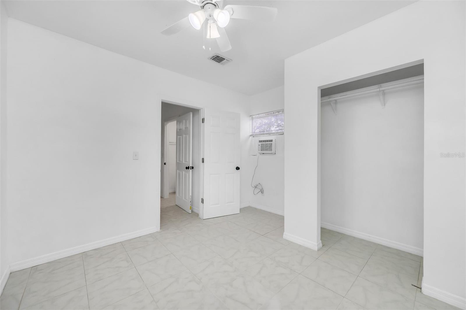 5810 TOWN N COUNTRY BLVD, TAMPA, FL, 33615