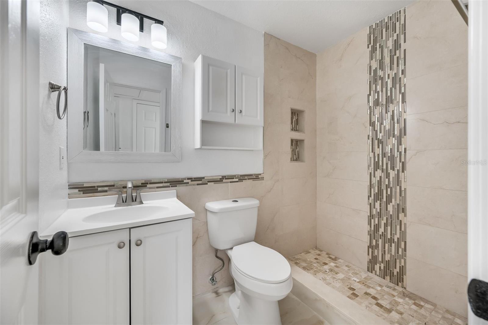 5810 TOWN N COUNTRY BLVD, TAMPA, FL, 33615