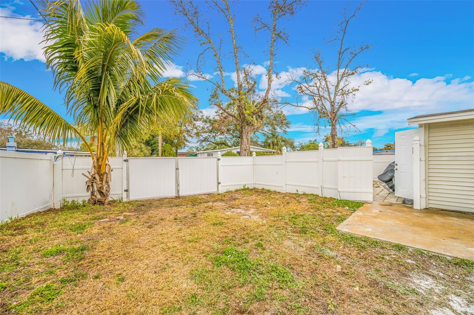 5810 TOWN N COUNTRY BLVD, TAMPA, FL, 33615