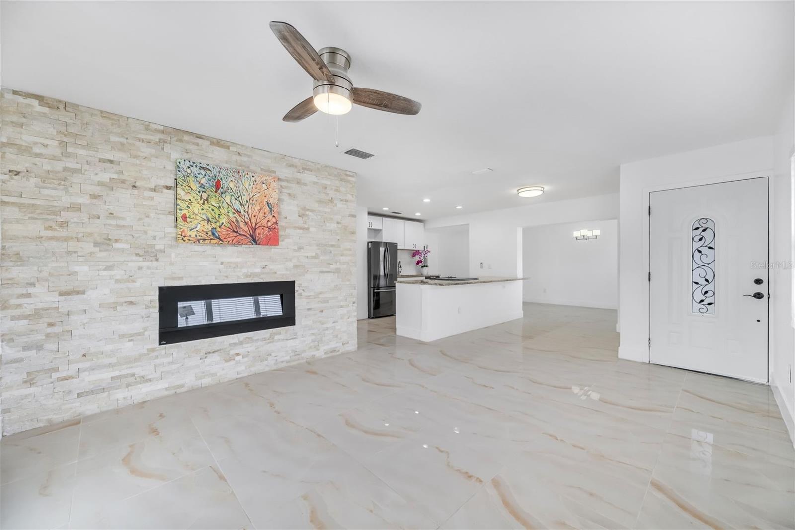 5810 TOWN N COUNTRY BLVD, TAMPA, FL, 33615