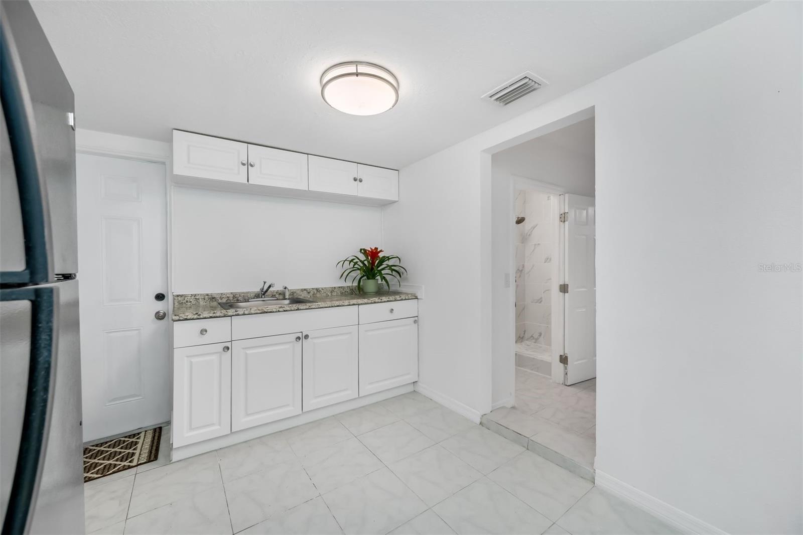 5810 TOWN N COUNTRY BLVD, TAMPA, FL, 33615