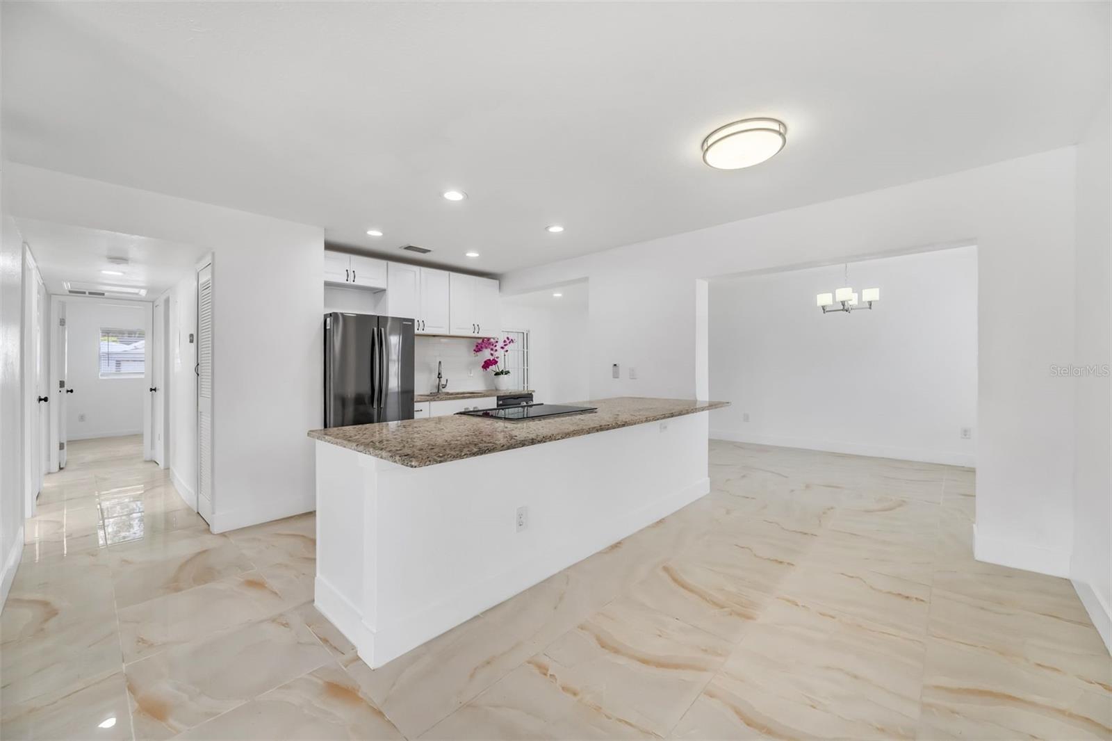 5810 TOWN N COUNTRY BLVD, TAMPA, FL, 33615