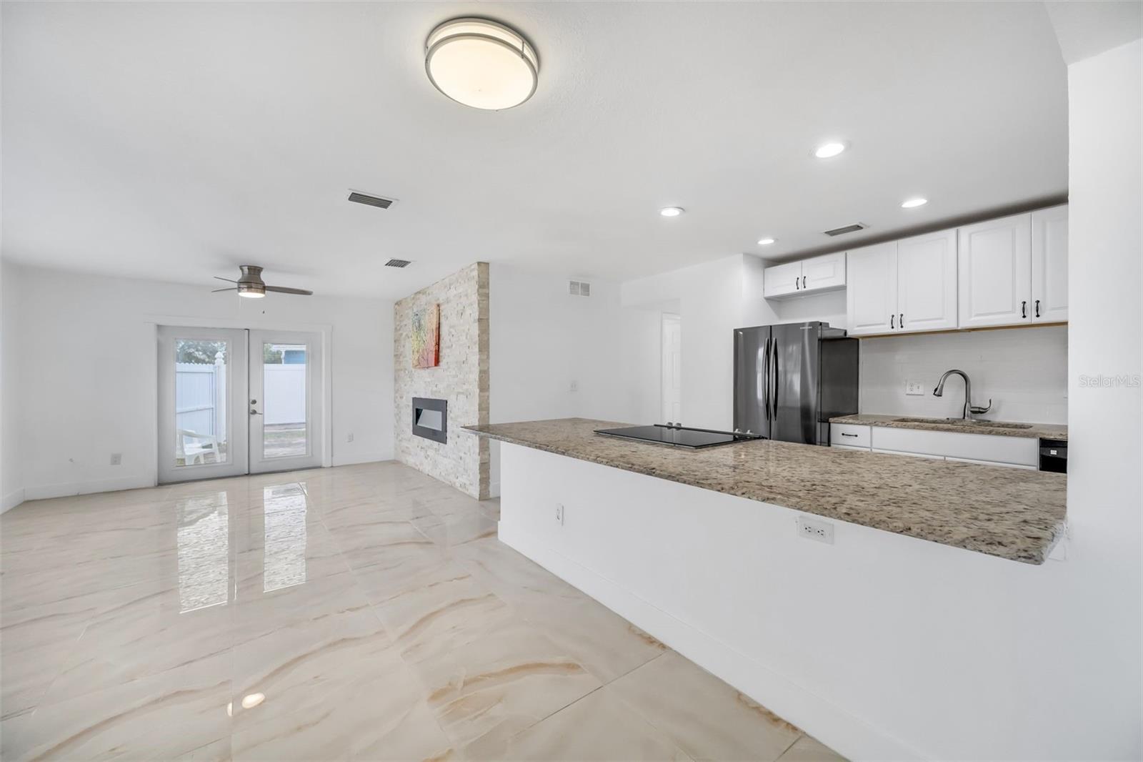 5810 TOWN N COUNTRY BLVD, TAMPA, FL, 33615