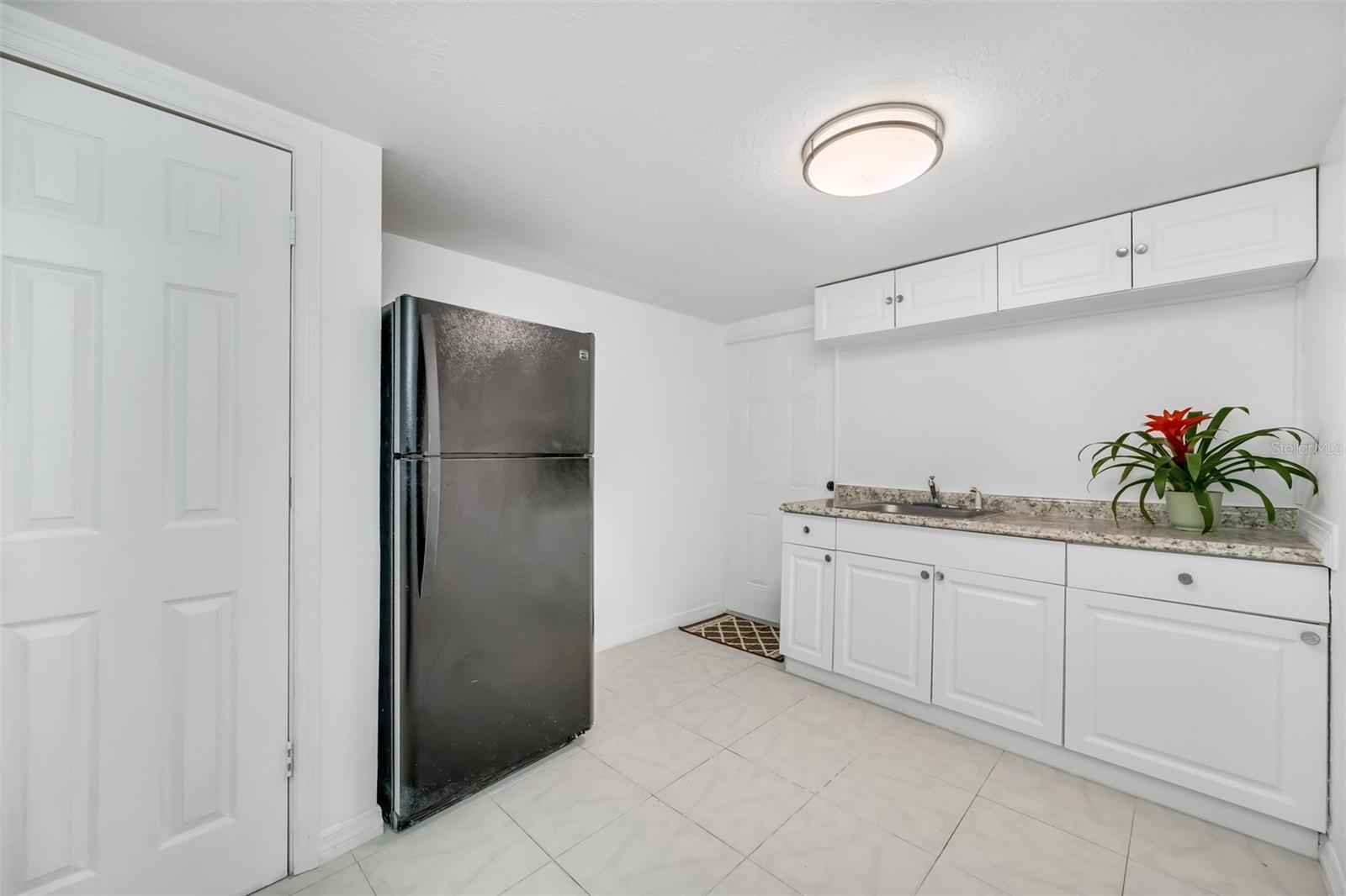 5810 TOWN N COUNTRY BLVD, TAMPA, FL, 33615
