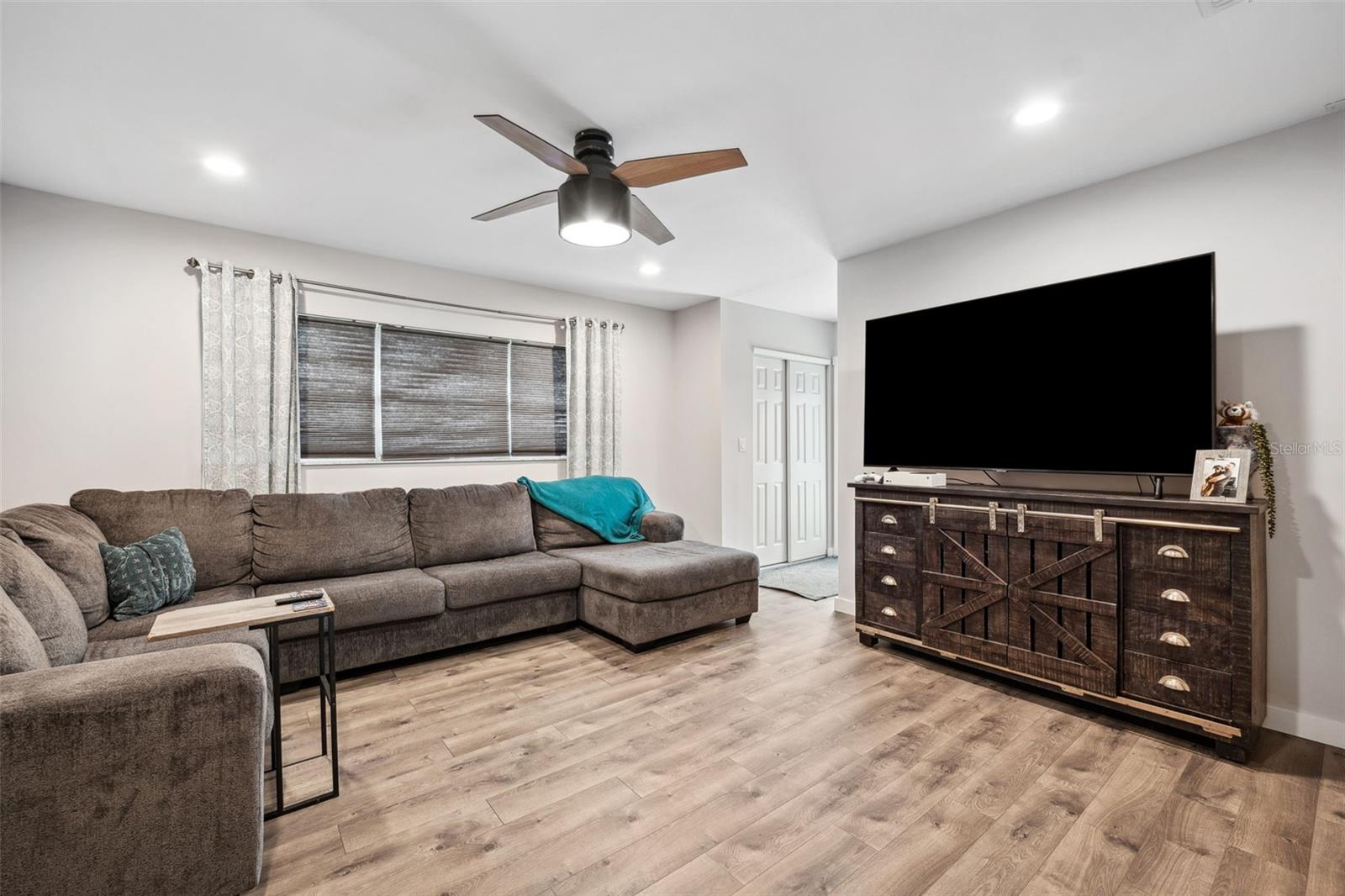 218 W SENECA AVE, TAMPA, FL, 33612