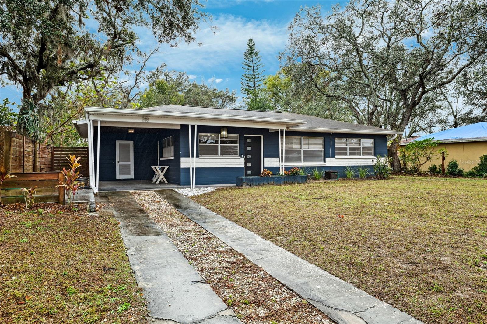 218 W SENECA AVE, TAMPA, FL, 33612