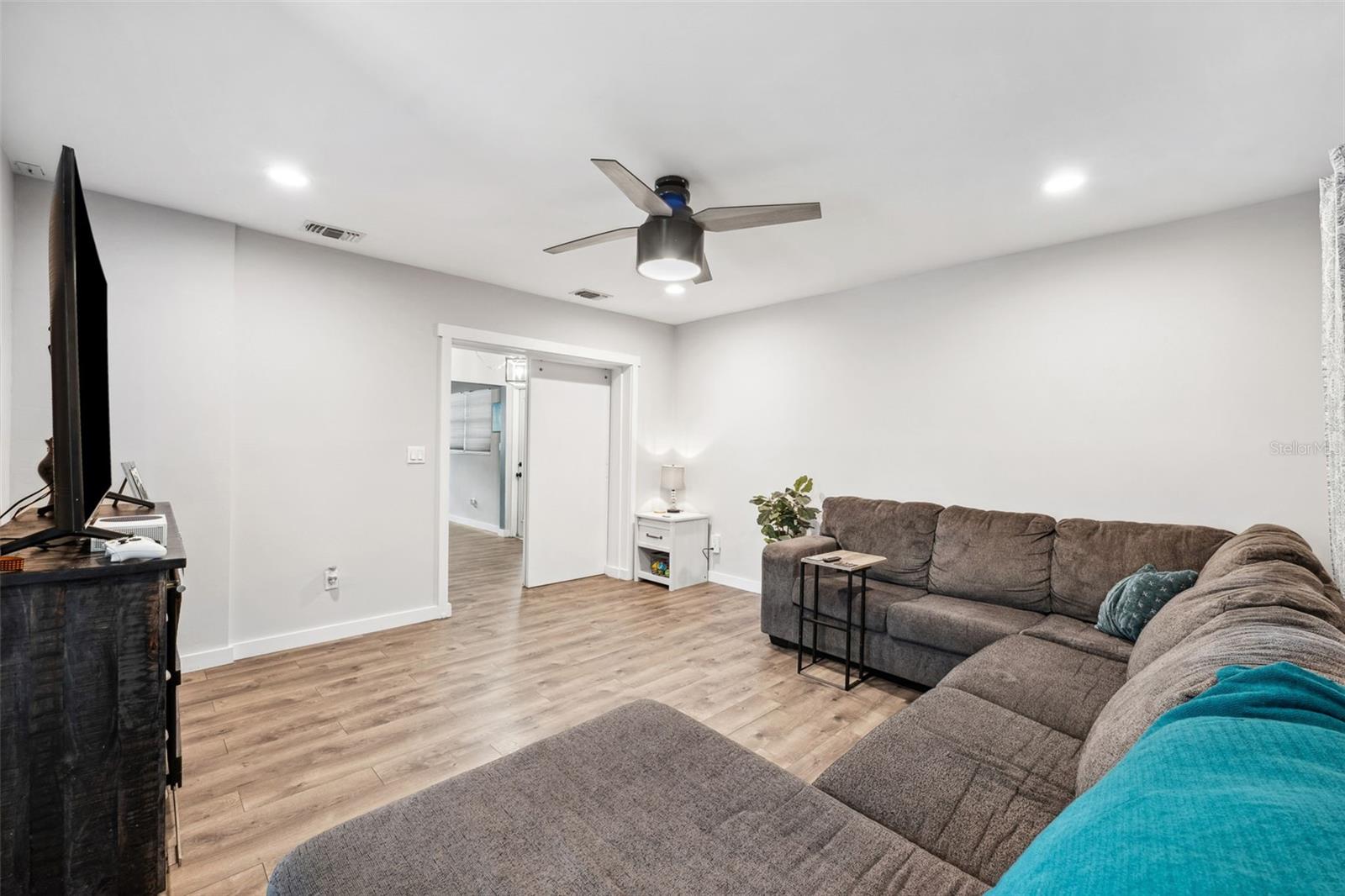 218 W SENECA AVE, TAMPA, FL, 33612