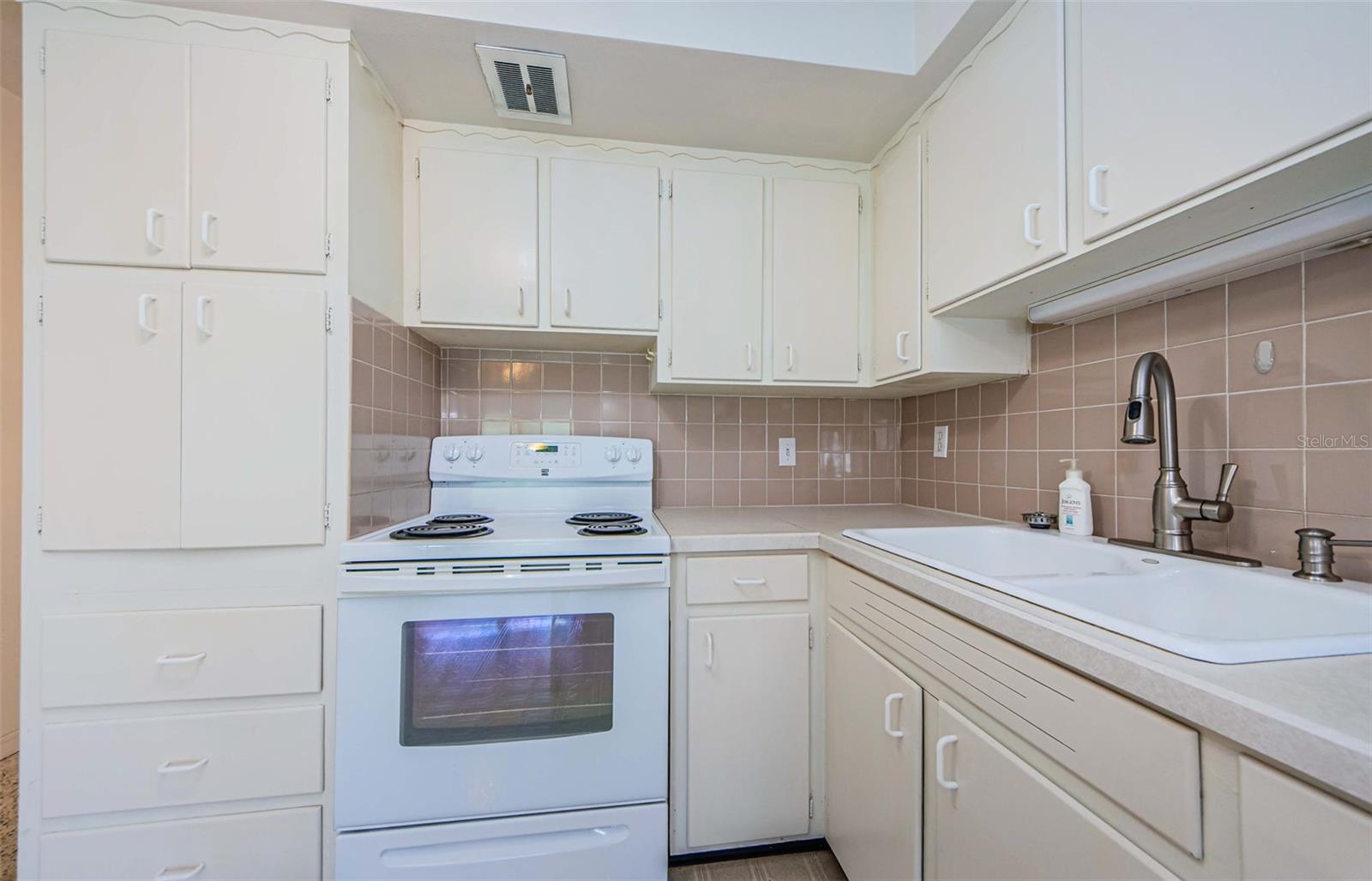 4154 57TH ST N #173, KENNETH CITY, FL, 33709