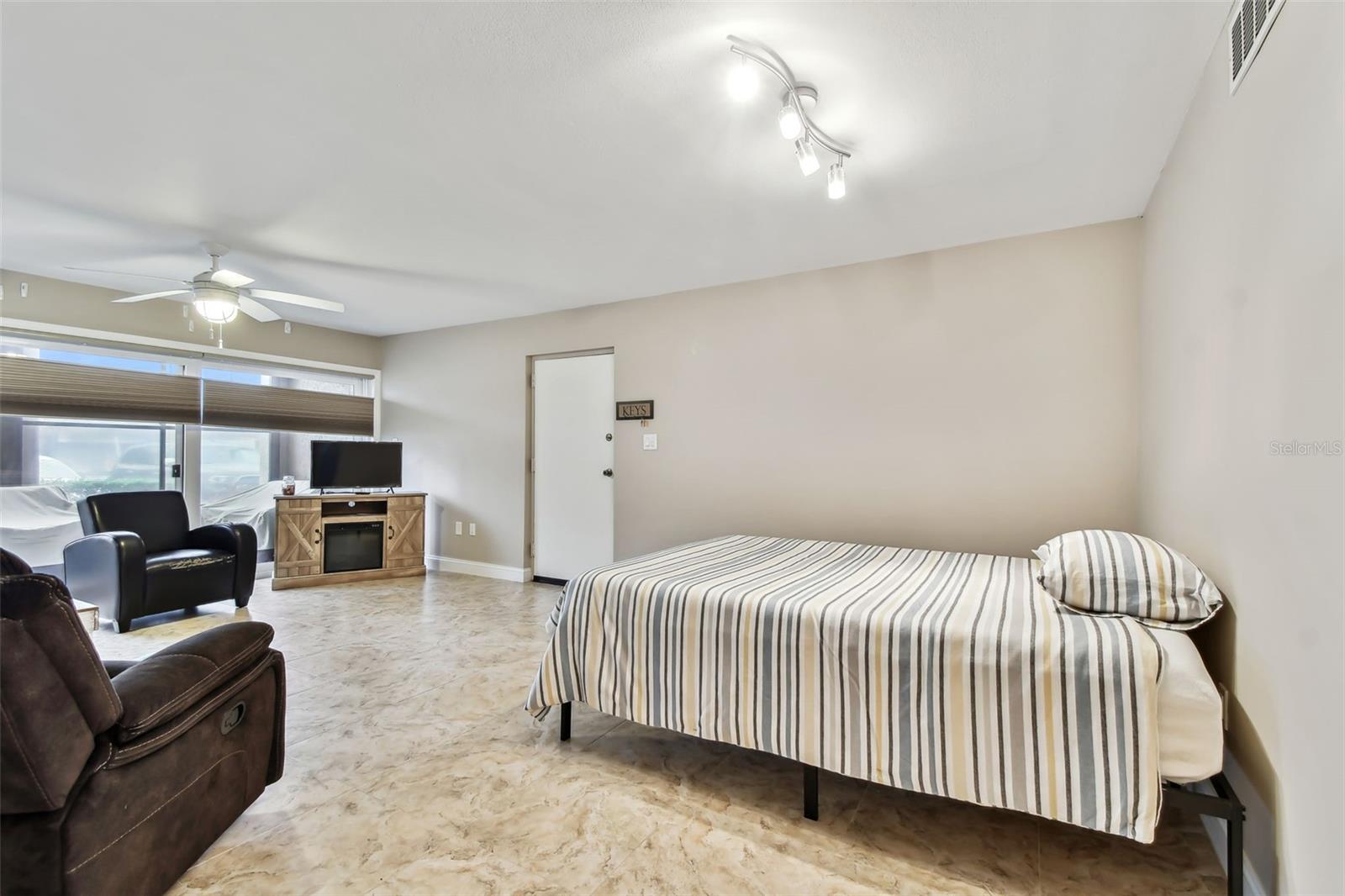 7701 STARKEY RD #105, SEMINOLE, FL, 33777