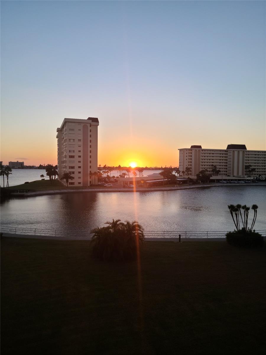 4575 COVE CIR #407, ST PETERSBURG, FL, 33708