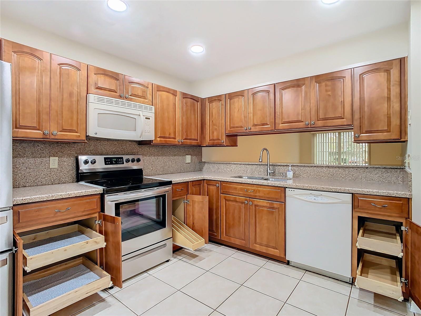 5832 RED CEDAR LN, TAMPA, FL, 33625