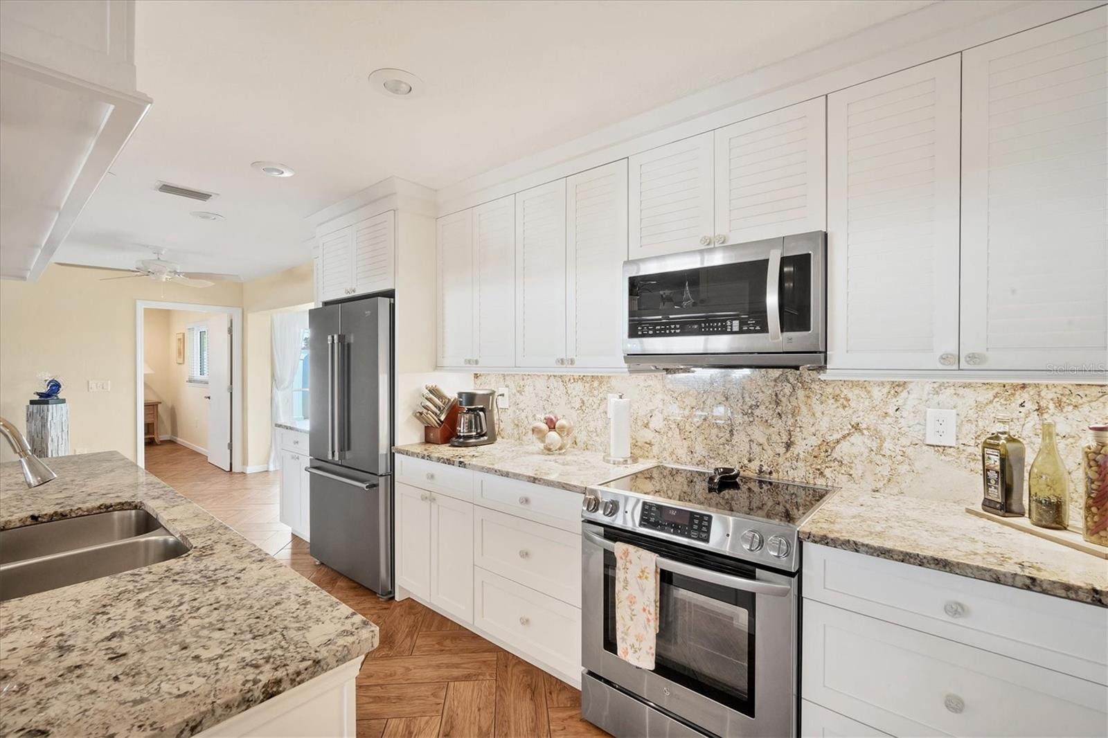 2424 POST RD, SARASOTA, FL, 34231