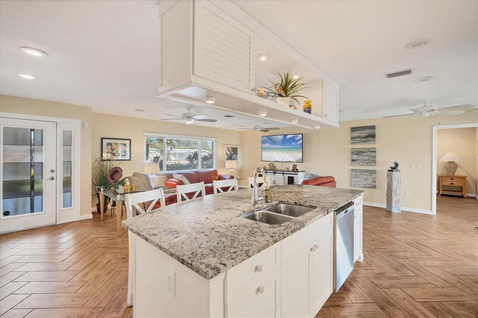 2424 POST RD, SARASOTA, FL, 34231