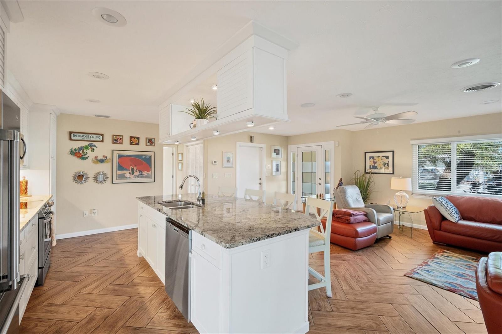 2424 POST RD, SARASOTA, FL, 34231