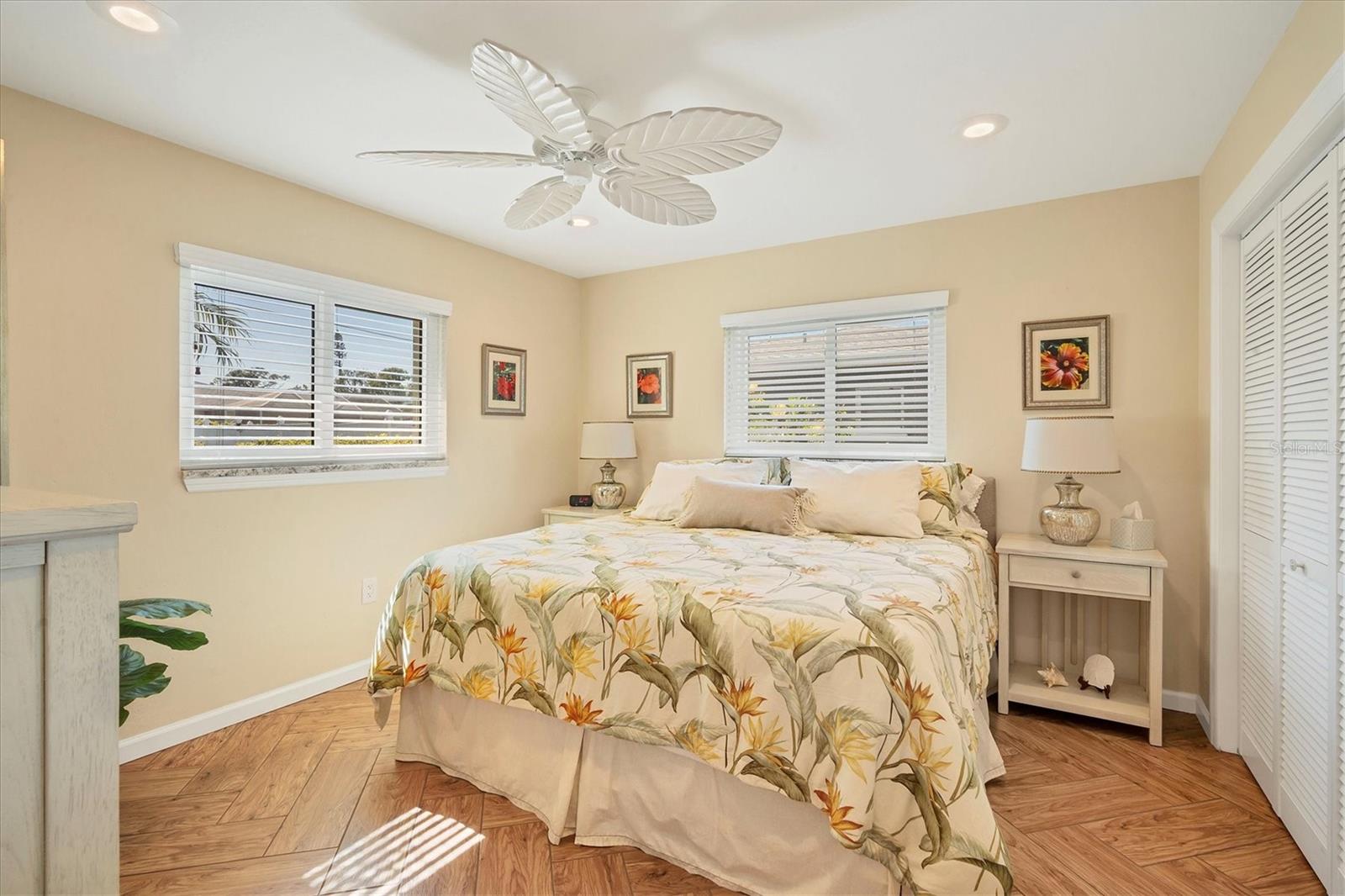 2424 POST RD, SARASOTA, FL, 34231