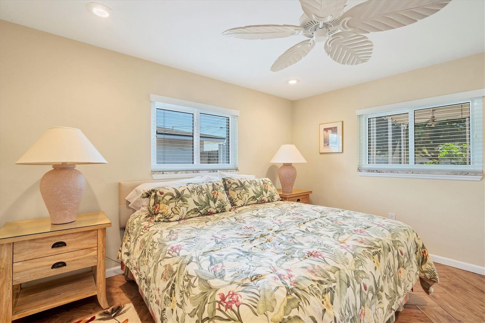 2424 POST RD, SARASOTA, FL, 34231