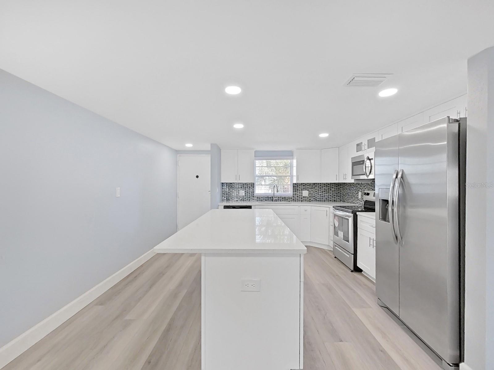 8 GLENCOE PL #208, DUNEDIN, FL, 34698