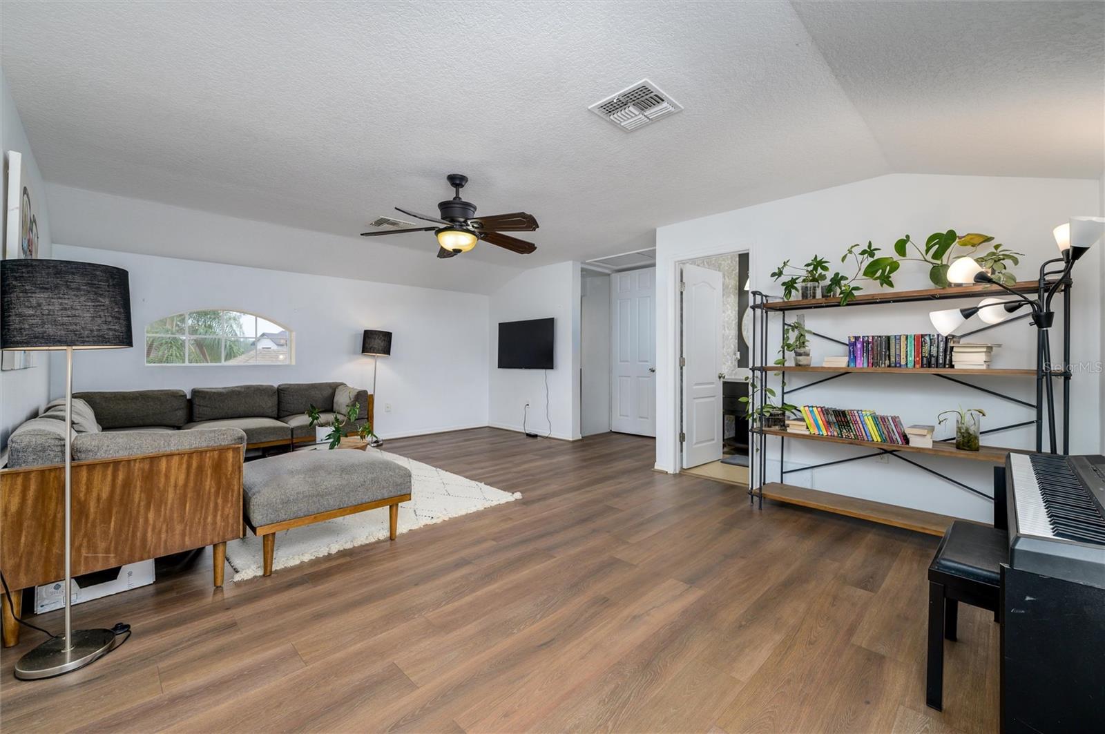 8131 SPRING FOREST LN, WESLEY CHAPEL, FL, 33544