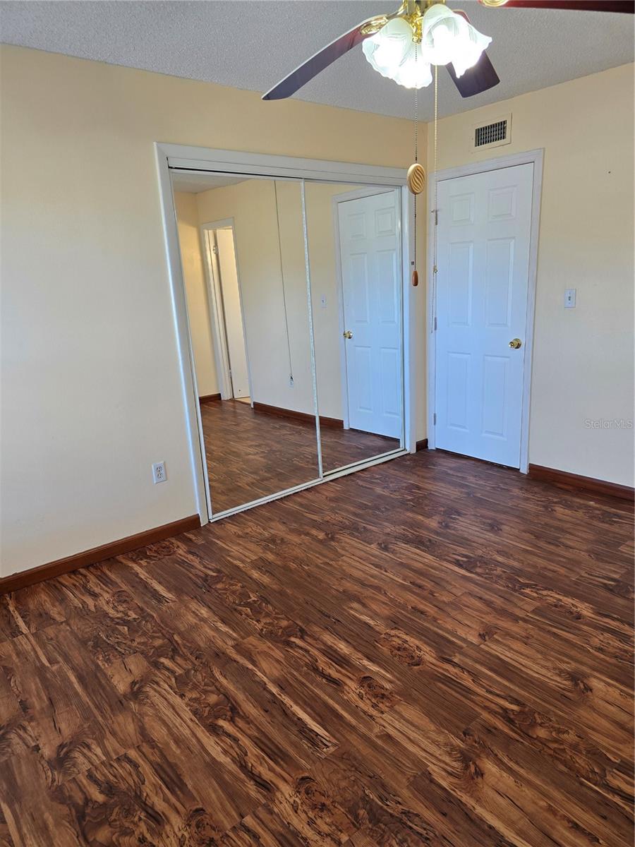 957 W OAKRIDGE RD #957-D, ORLANDO, FL, 32809