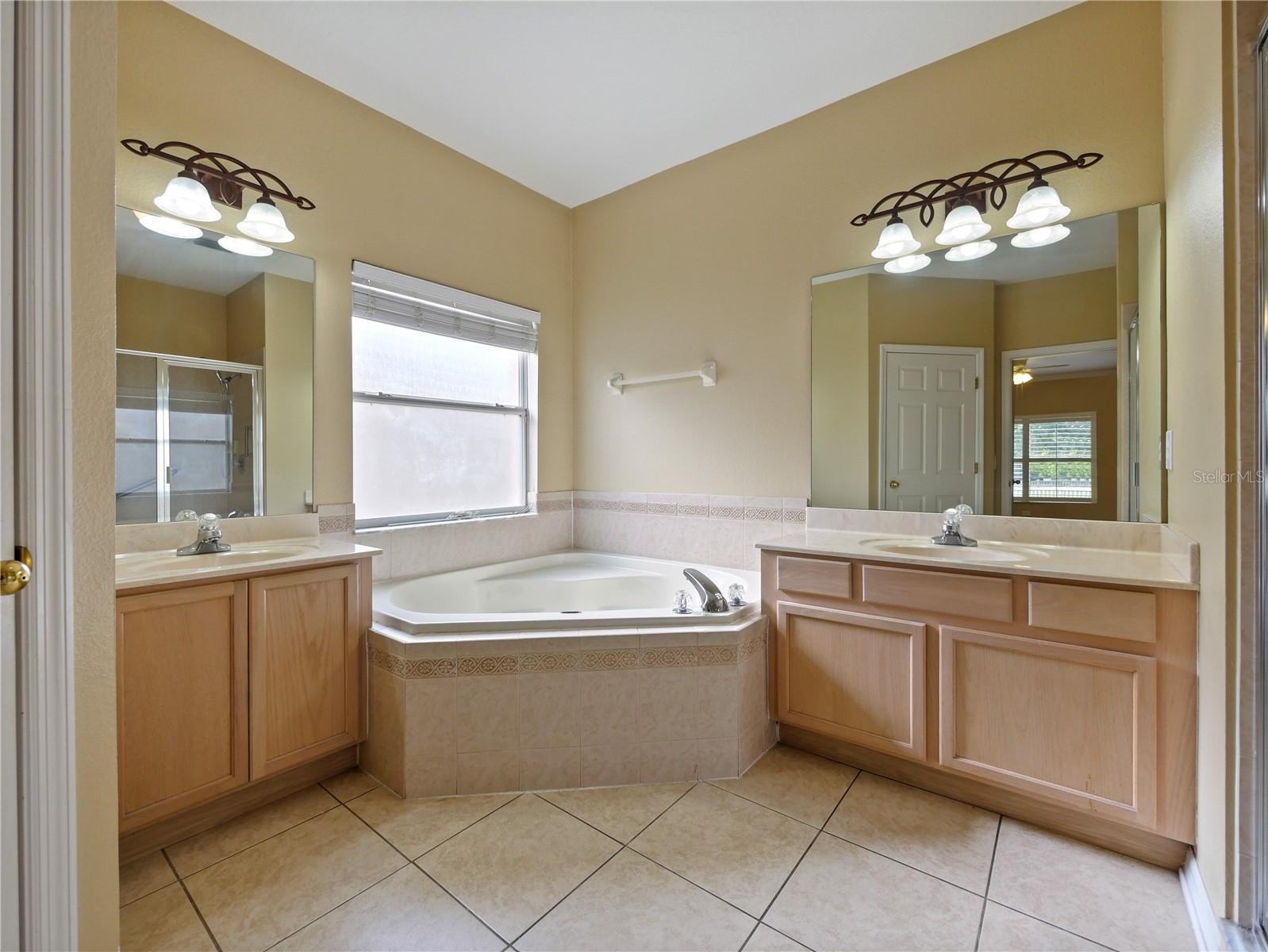 337 FERN LAKE DR, ORLANDO, FL, 32825