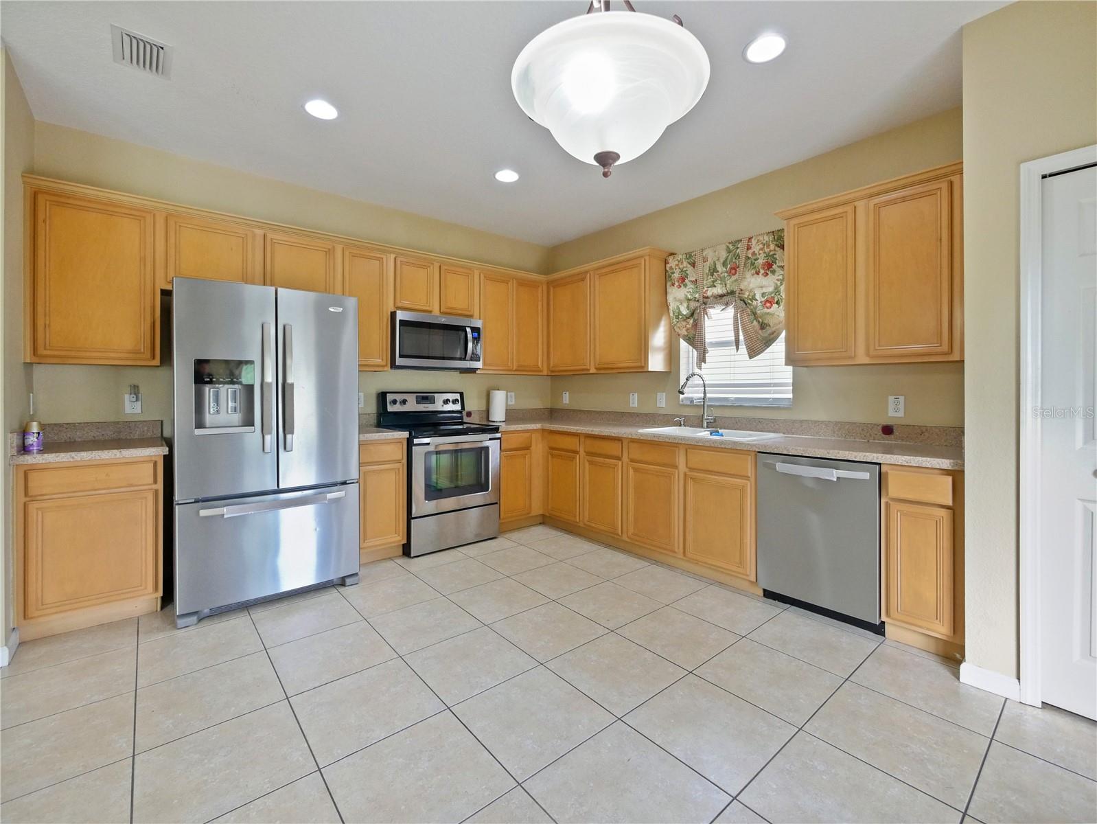 337 FERN LAKE DR, ORLANDO, FL, 32825