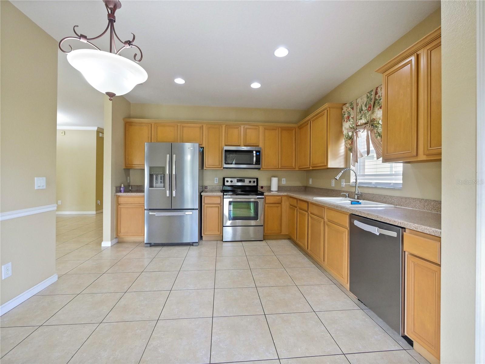 337 FERN LAKE DR, ORLANDO, FL, 32825