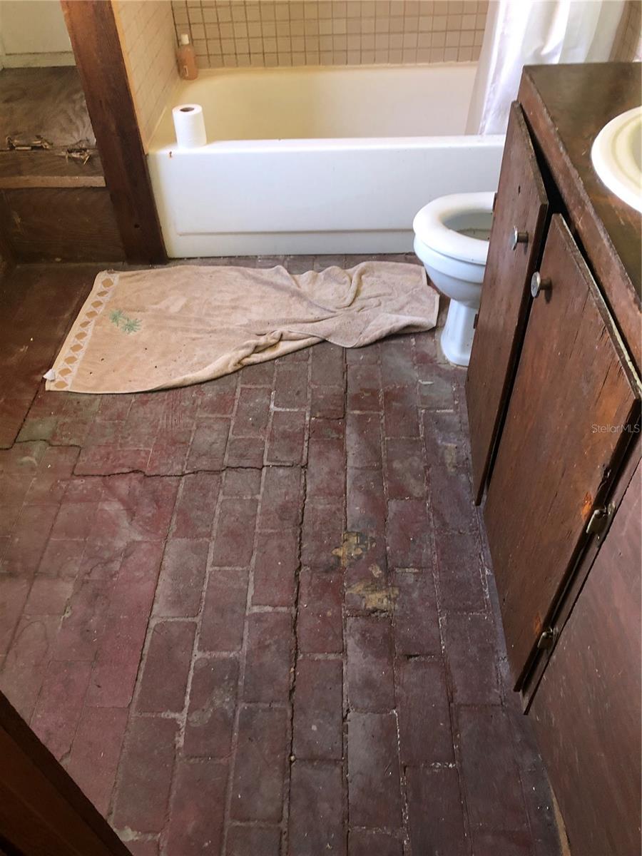 1820 E SITKA ST, TAMPA, FL, 33604