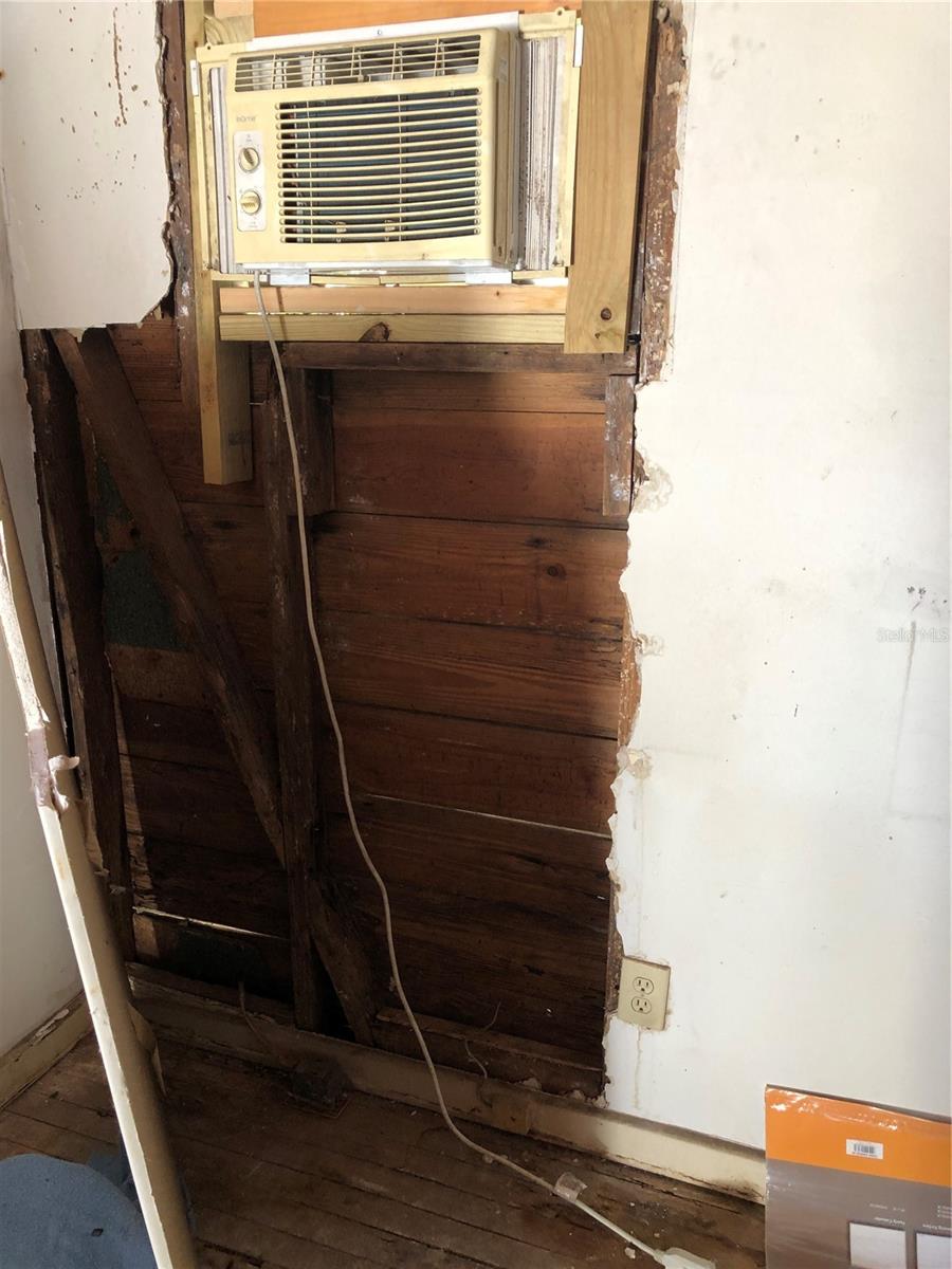 1820 E SITKA ST, TAMPA, FL, 33604