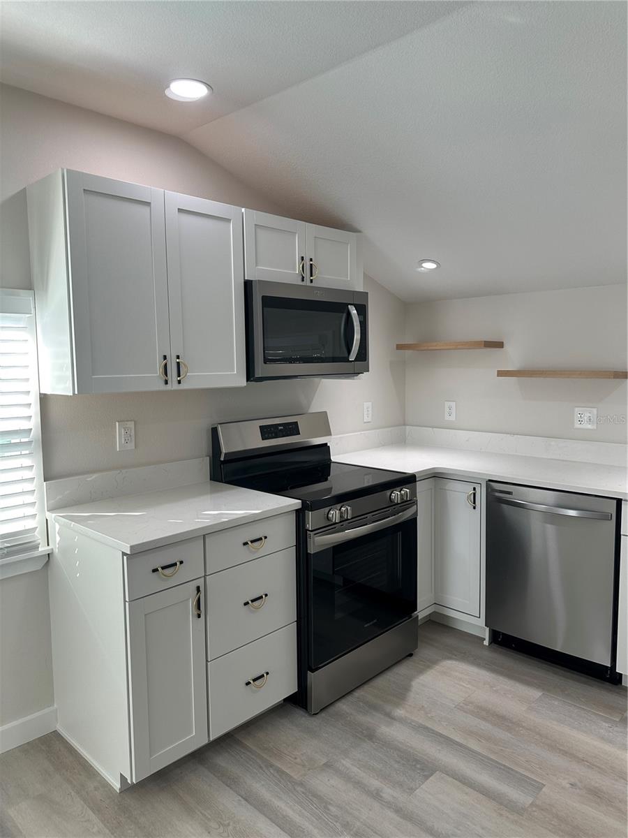 606 4TH AVE NW #2, LARGO, FL, 33770