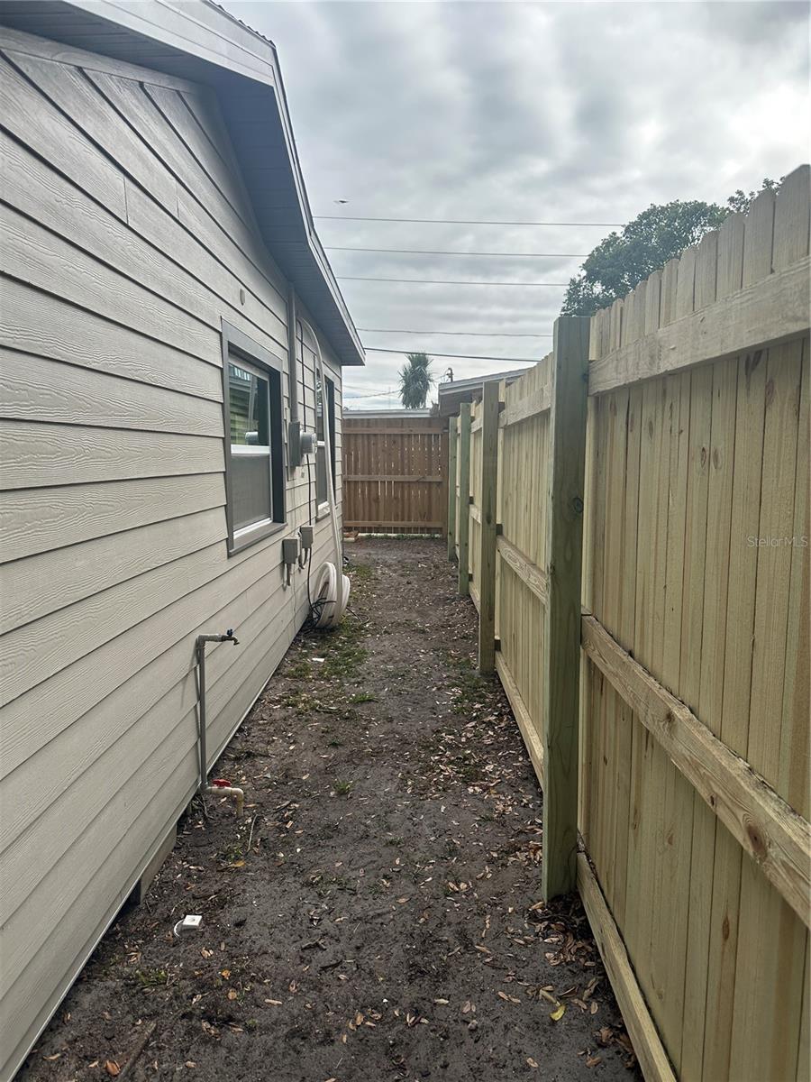 606 4TH AVE NW #2, LARGO, FL, 33770
