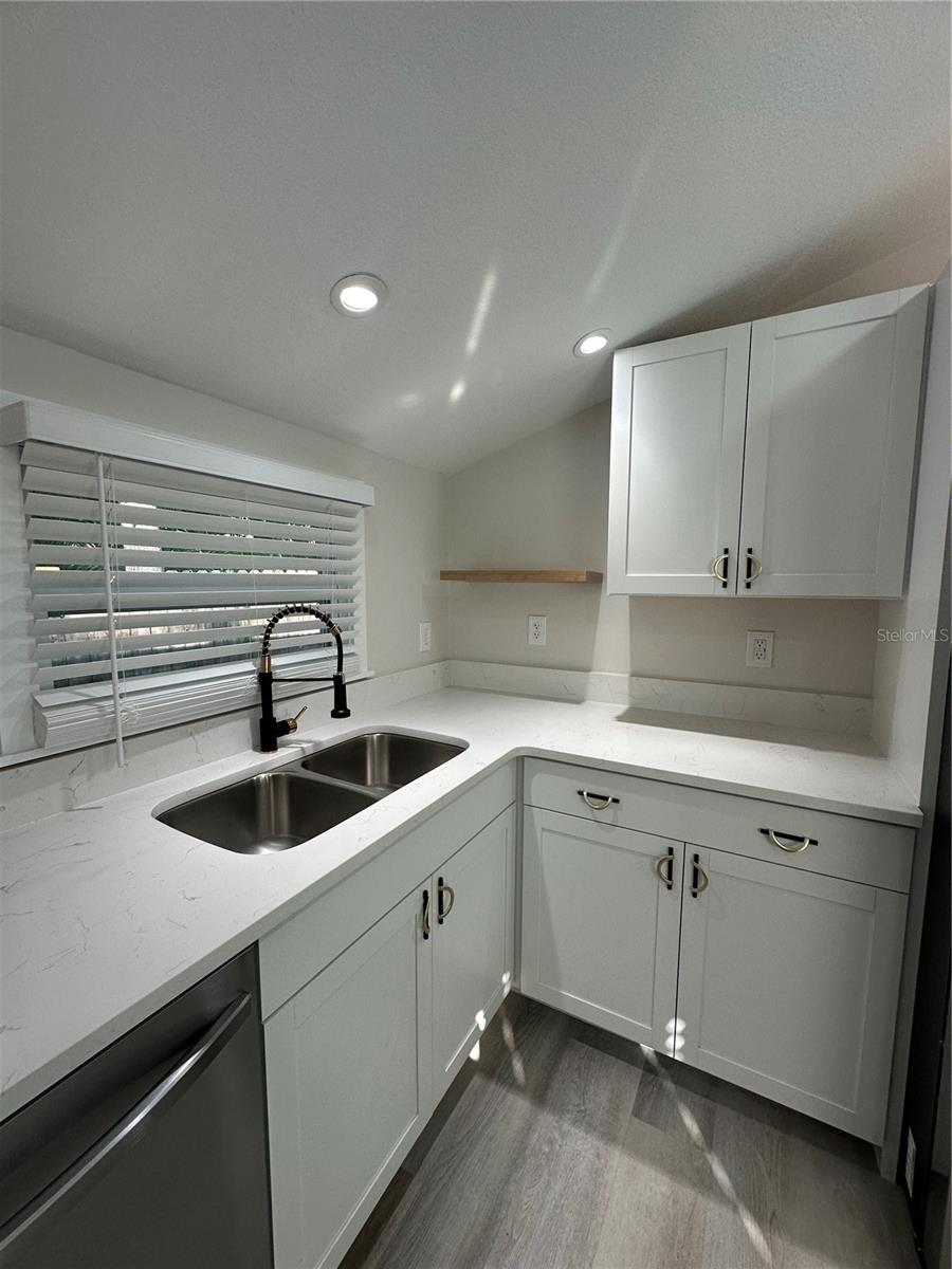 606 4TH AVE NW #2, LARGO, FL, 33770
