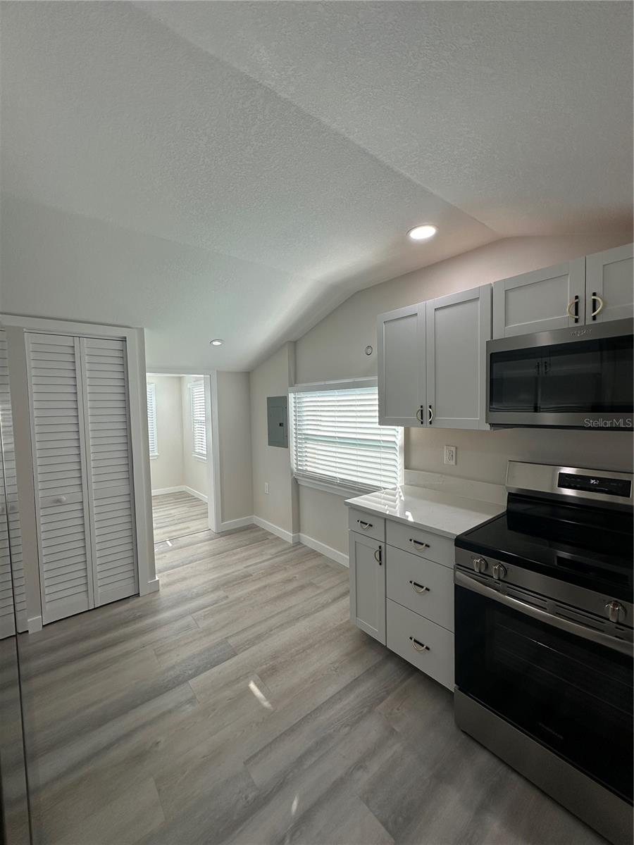 606 4TH AVE NW #2, LARGO, FL, 33770