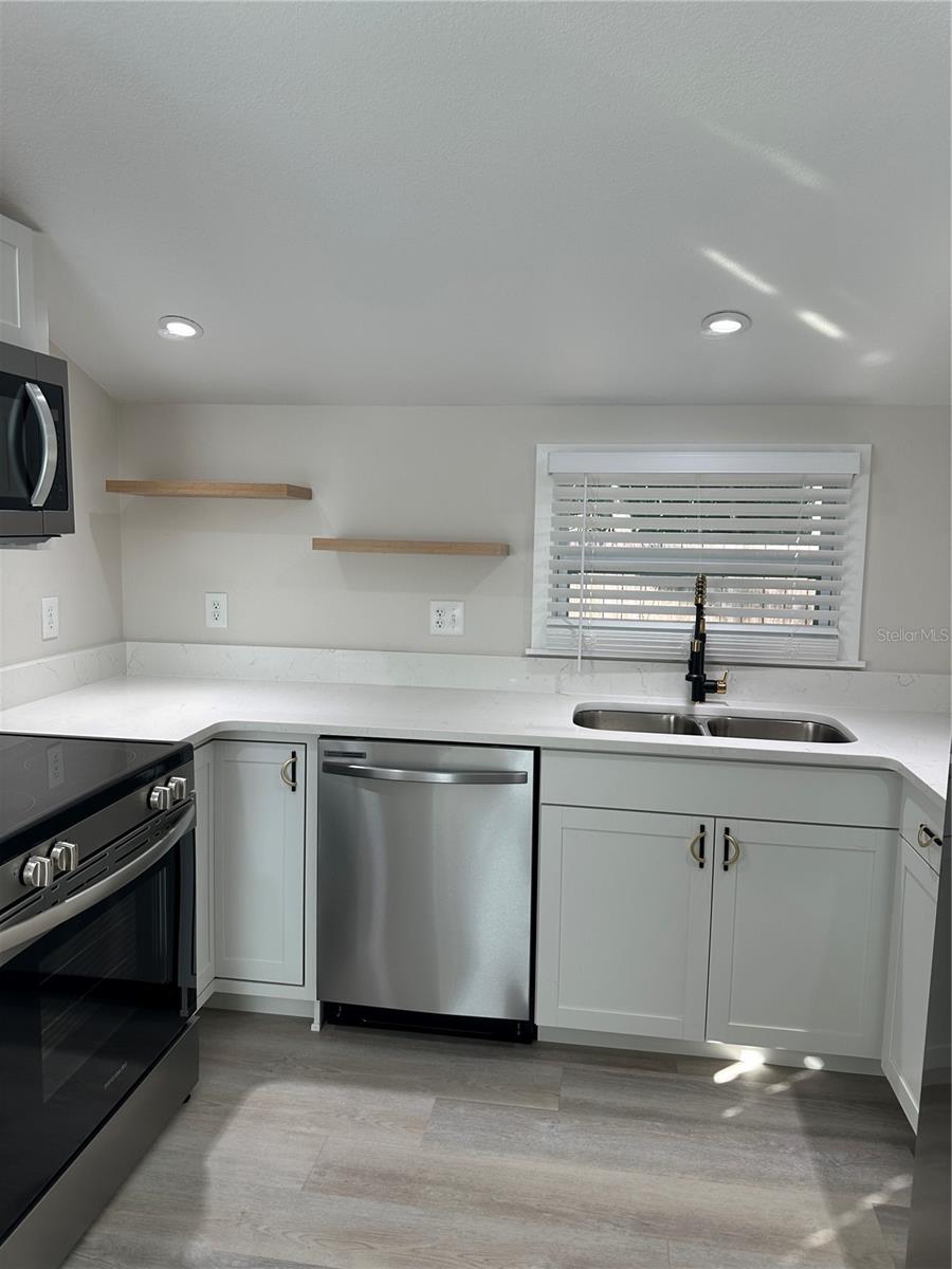 606 4TH AVE NW #2, LARGO, FL, 33770