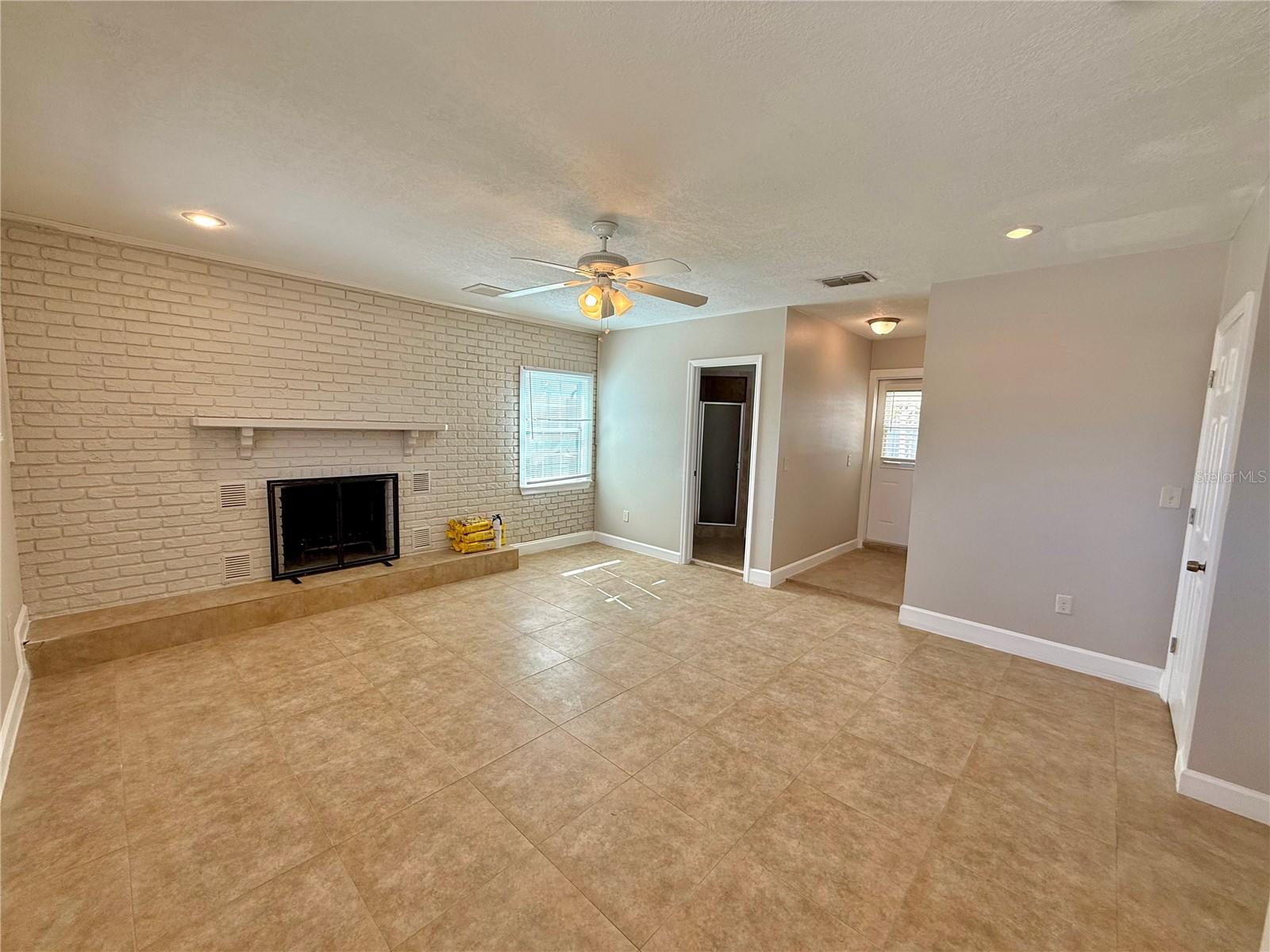 3944 E EDEN ROC CIR, TAMPA, FL, 33634