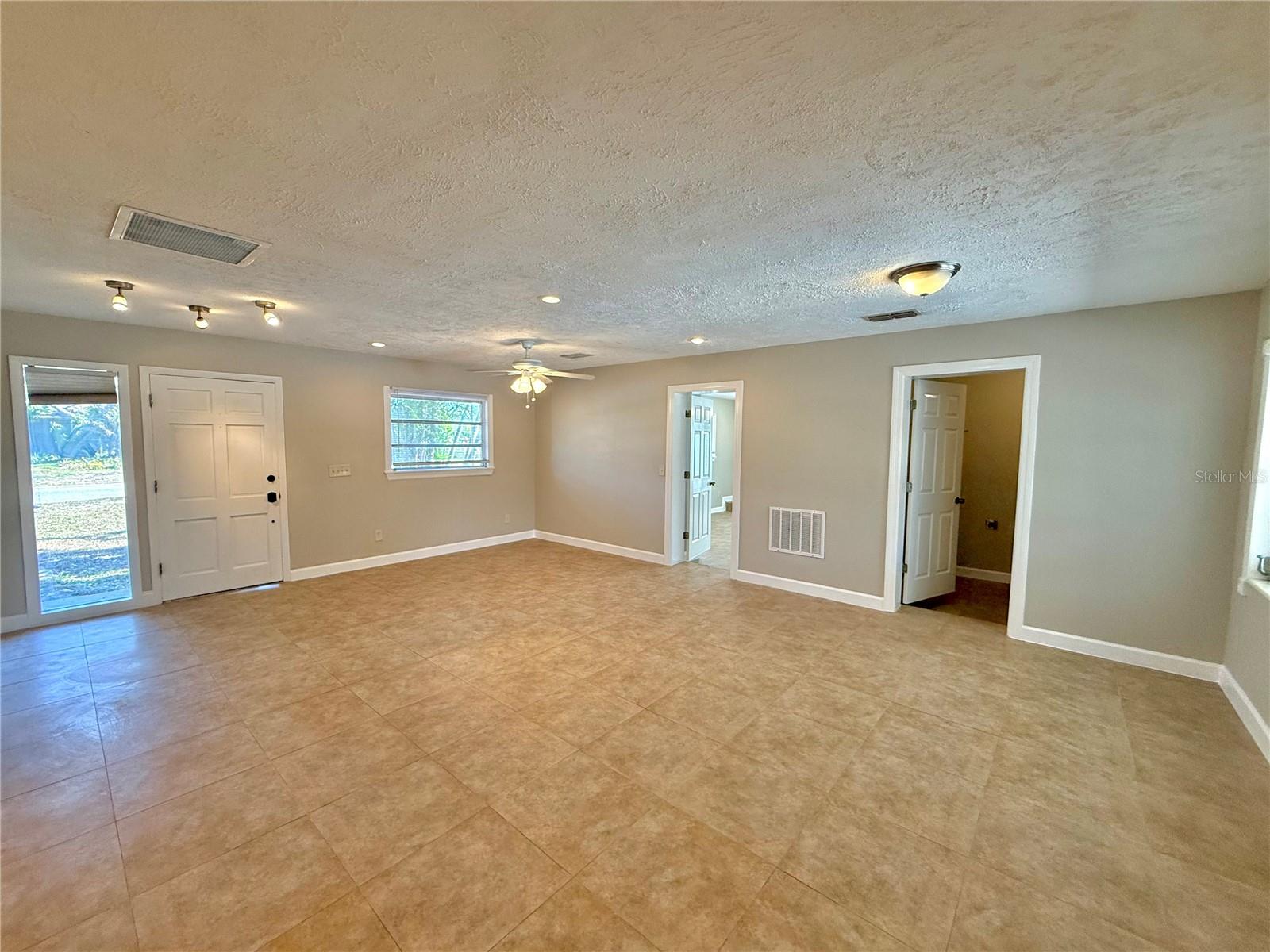 3944 E EDEN ROC CIR, TAMPA, FL, 33634