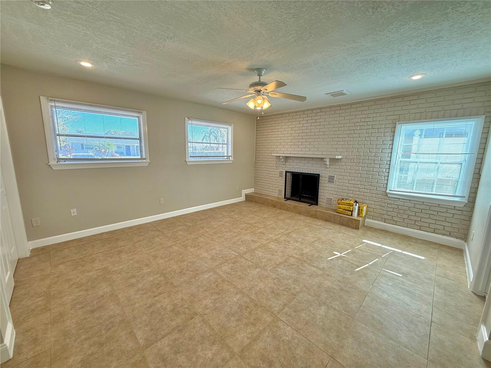 3944 E EDEN ROC CIR, TAMPA, FL, 33634