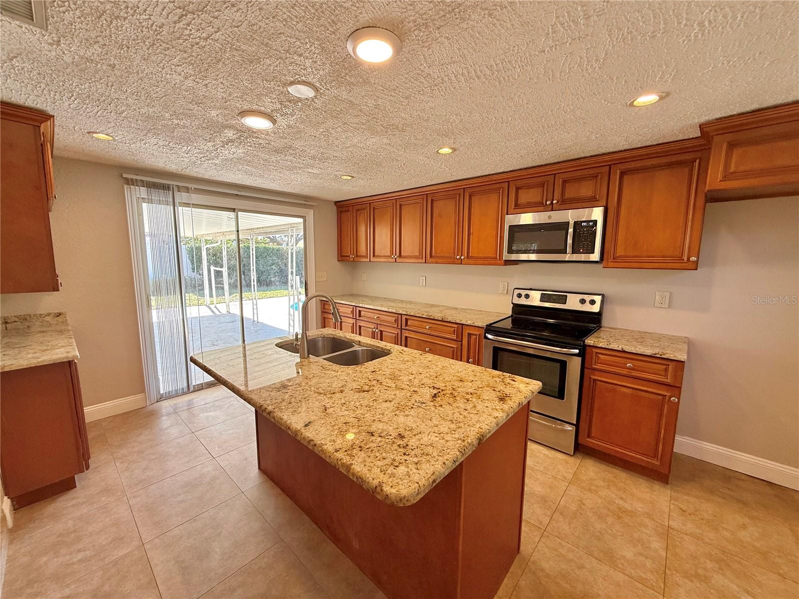 3944 E EDEN ROC CIR, TAMPA, FL, 33634