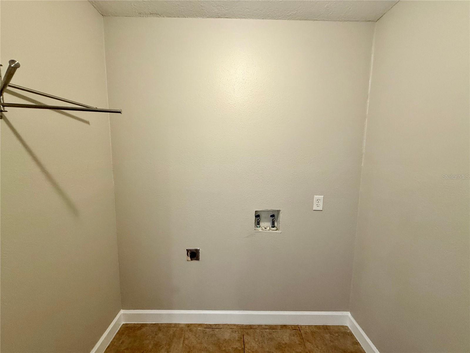 3944 E EDEN ROC CIR, TAMPA, FL, 33634