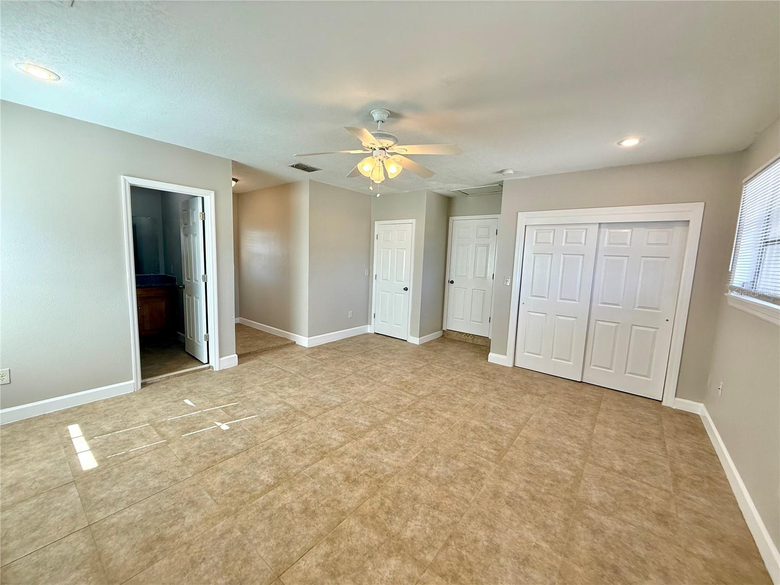 3944 E EDEN ROC CIR, TAMPA, FL, 33634