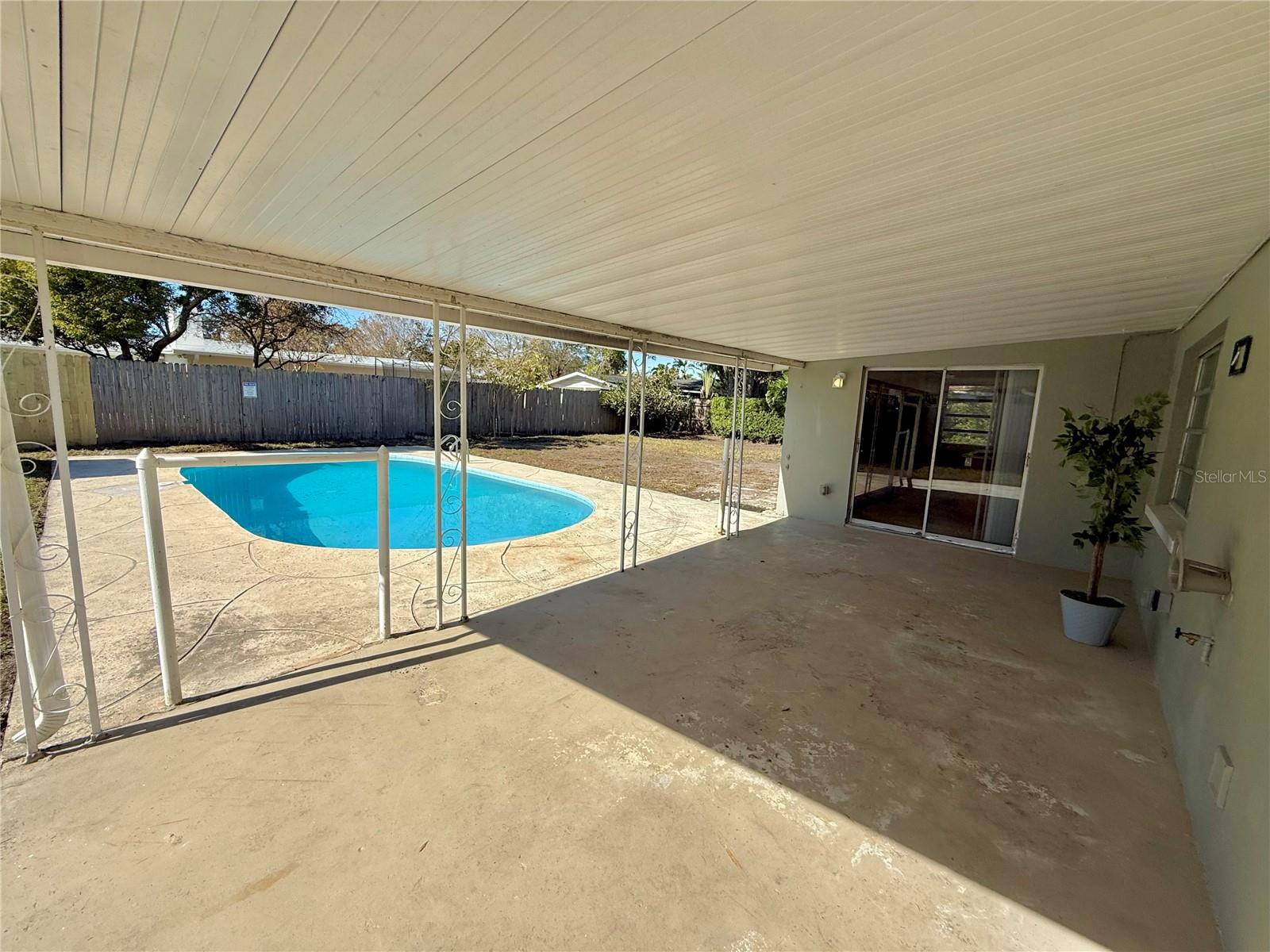 3944 E EDEN ROC CIR, TAMPA, FL, 33634