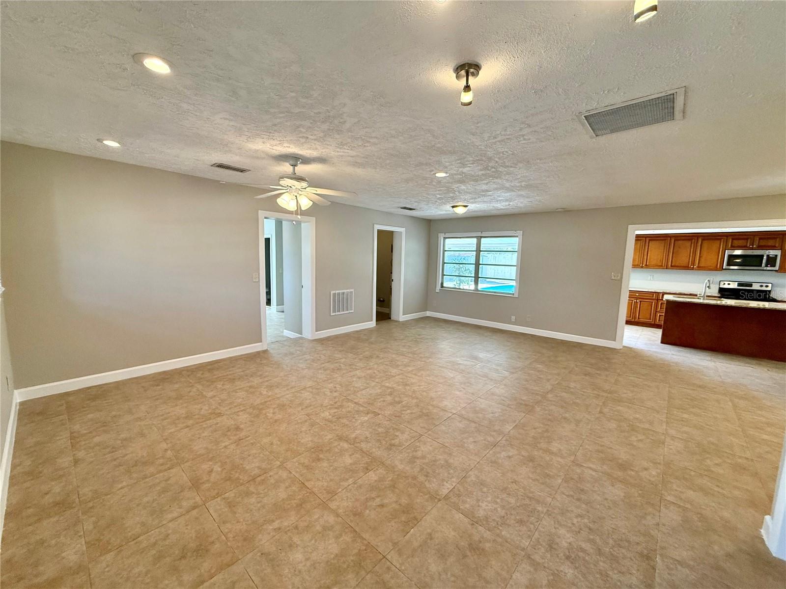 3944 E EDEN ROC CIR, TAMPA, FL, 33634