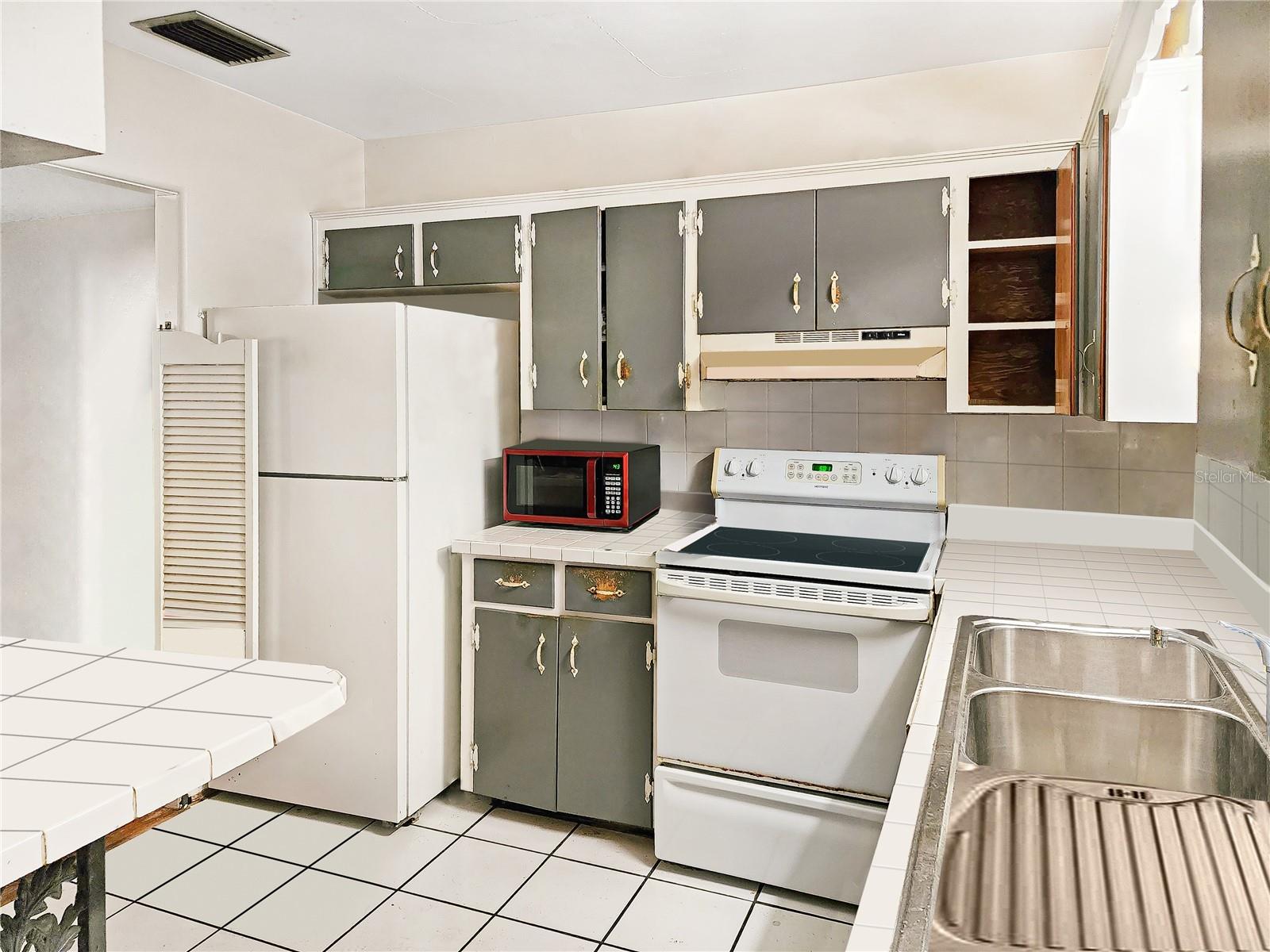 5240 N POWERS DR, ORLANDO, FL, 32818