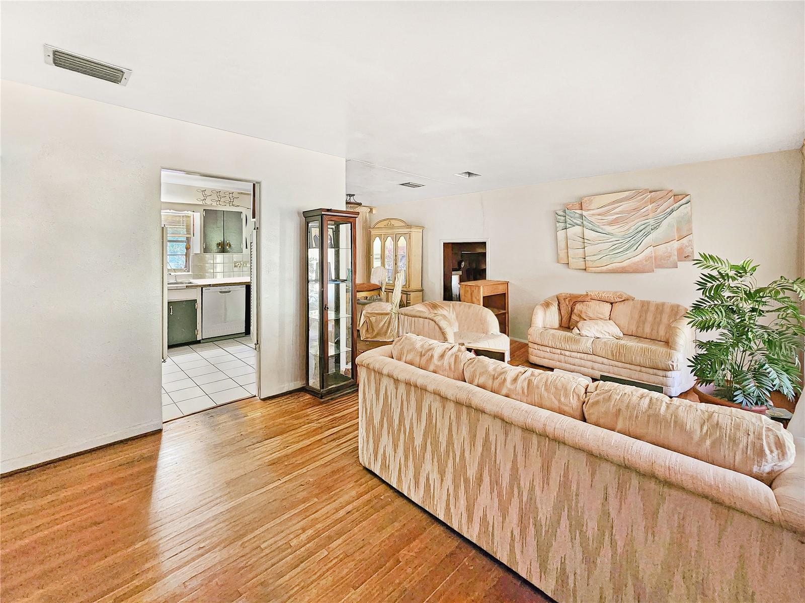 5240 N POWERS DR, ORLANDO, FL, 32818