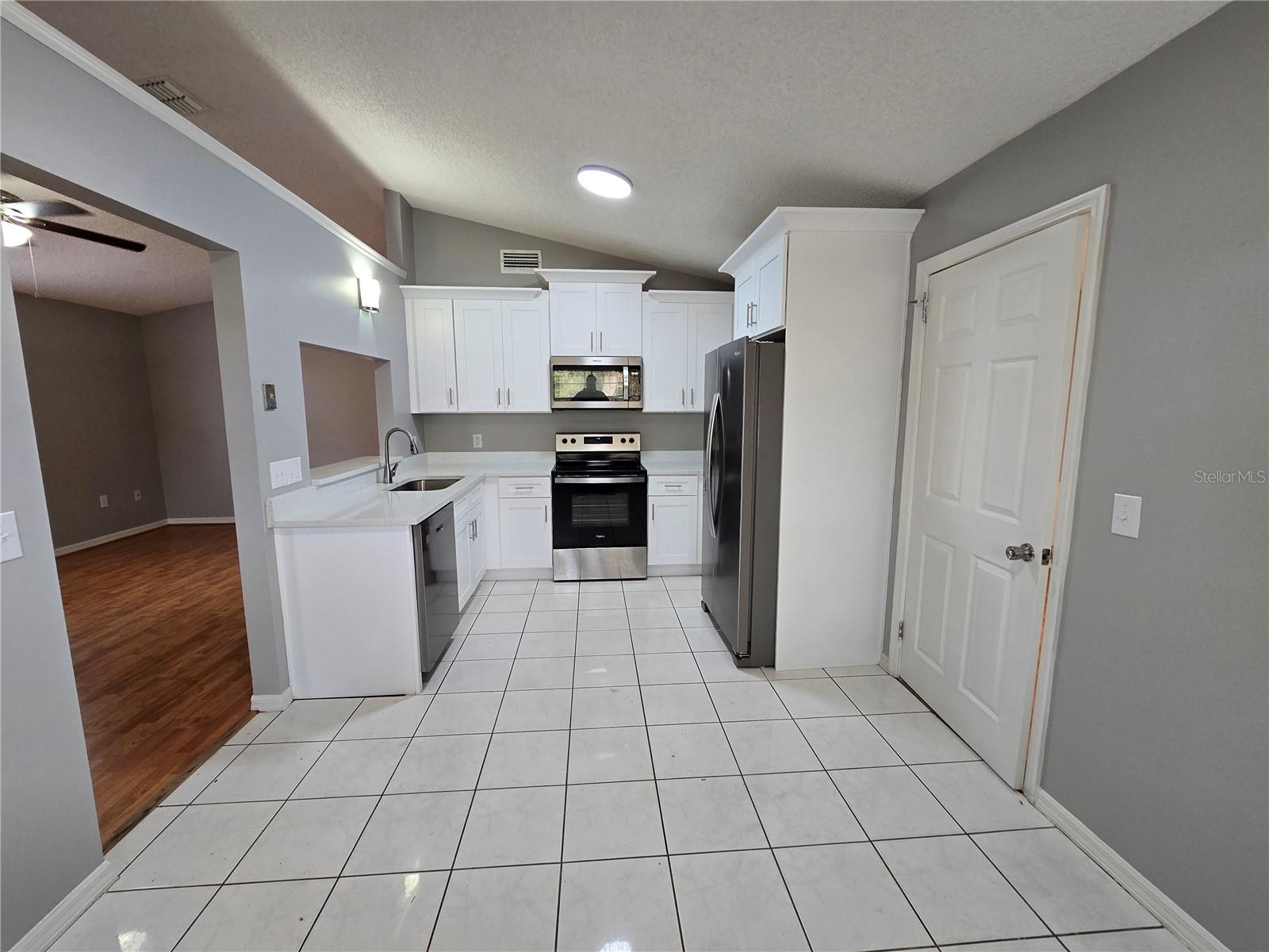 2703 LORRAINE DR, LEESBURG, FL, 34748