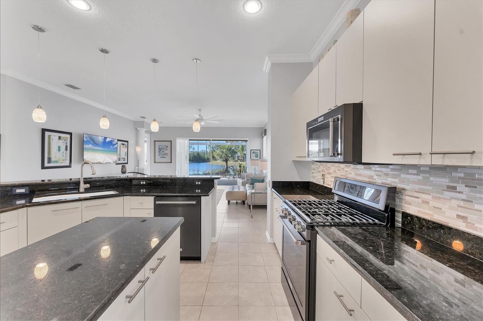 7220 KENSINGTON CT, UNIVERSITY PARK, FL, 34201