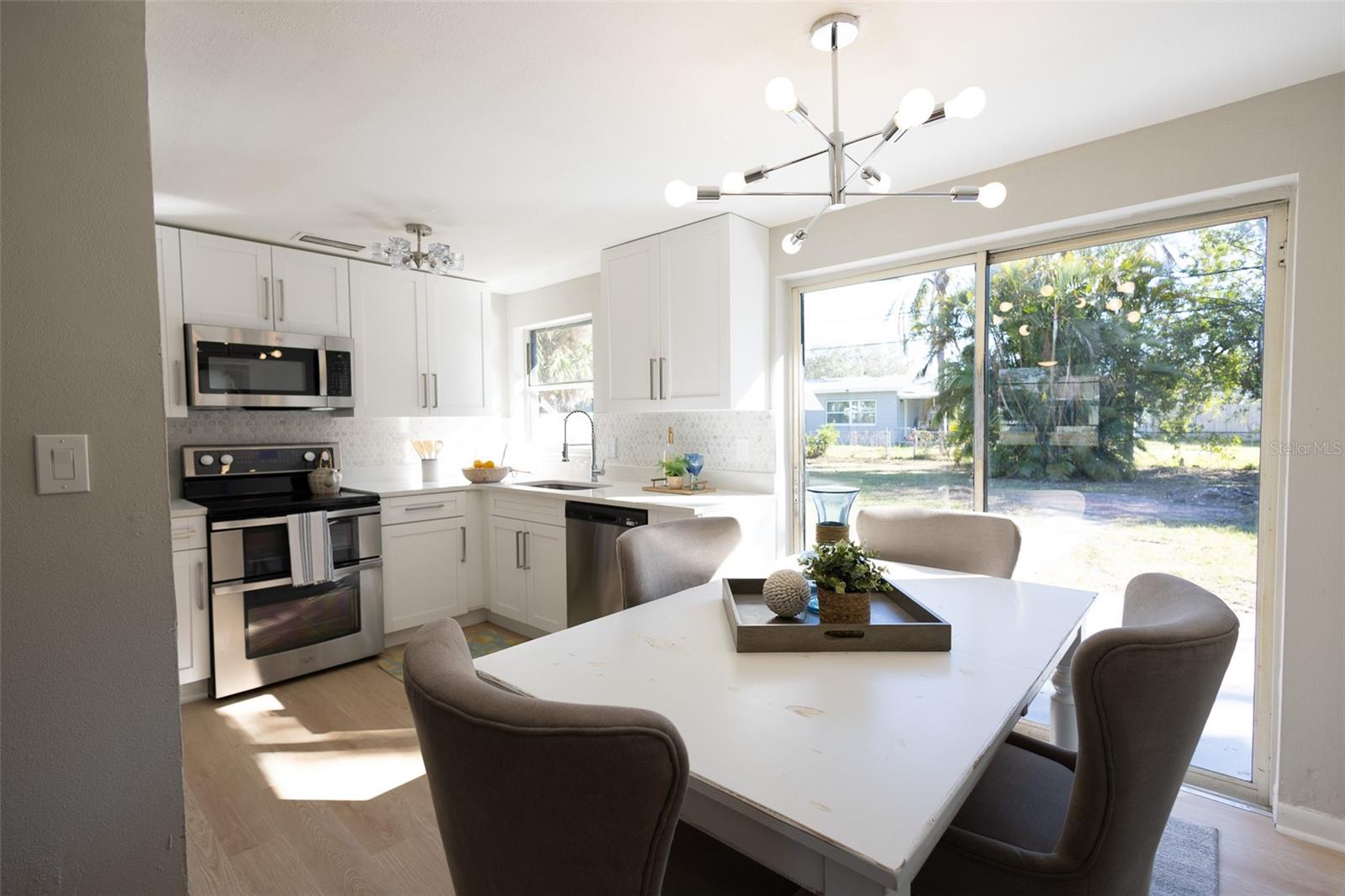 8452 MAGNOLIA DR, SEMINOLE, FL, 33777