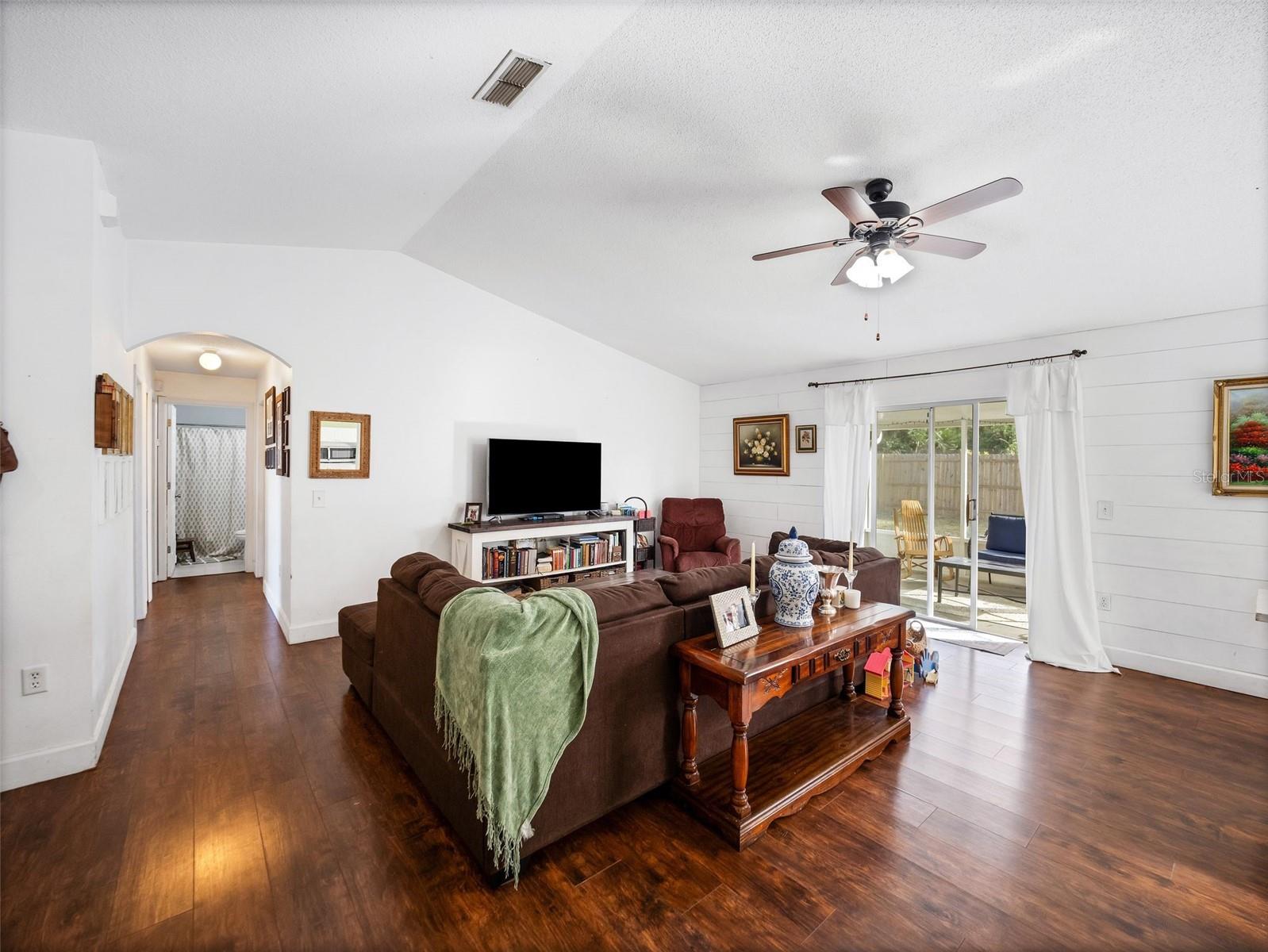 255 AUTUMN RIDGE RD, DELTONA, FL, 32725